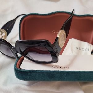 *SALE* Gucci Sale! Fabulous new GUCCI Sunglasses with case.
